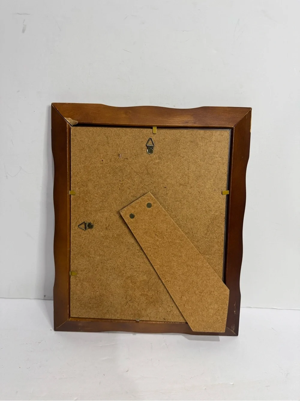 Vintage Scalloped Edge Wood Picture Frame with Gold Inner Accent